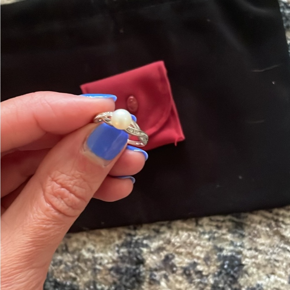 Elegant Silver Pearl Ring